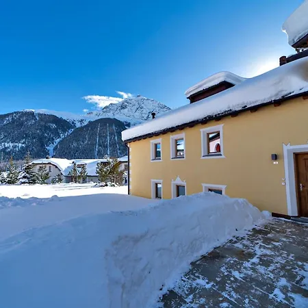 Engadina Chesa Gluna - * Madulain