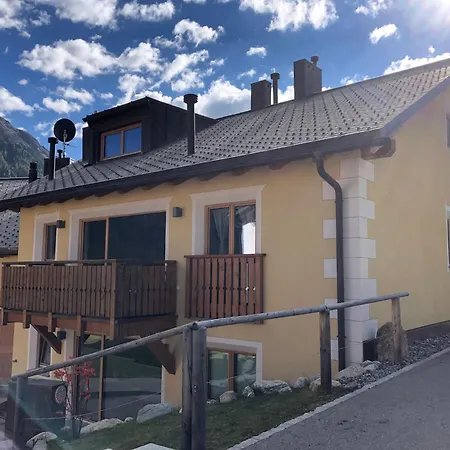 Apartment Engadina Chesa Gluna - *