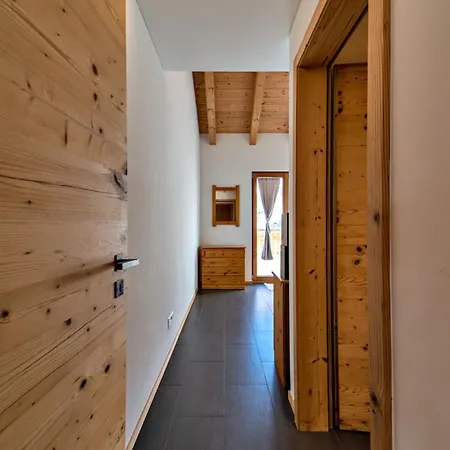 Engadina Chesa Gluna - *